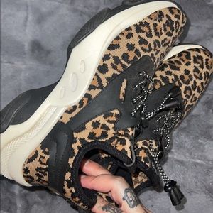 Steve Madden slip on sneakers